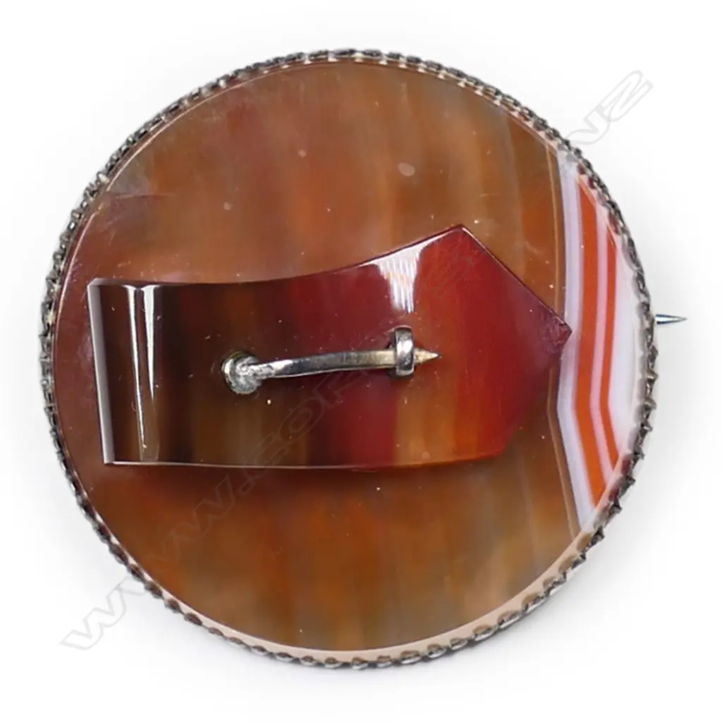 James King (Wellington) silver and agate buckle brooch, Image 1++